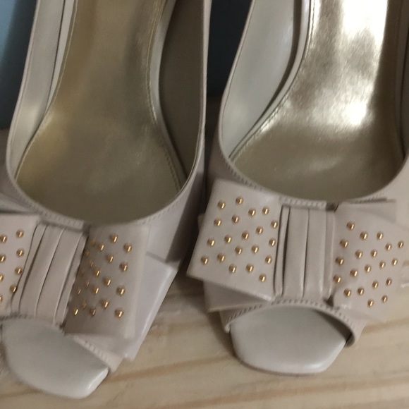 Antonio Melani open toe pumps. - Picture 8 of 8